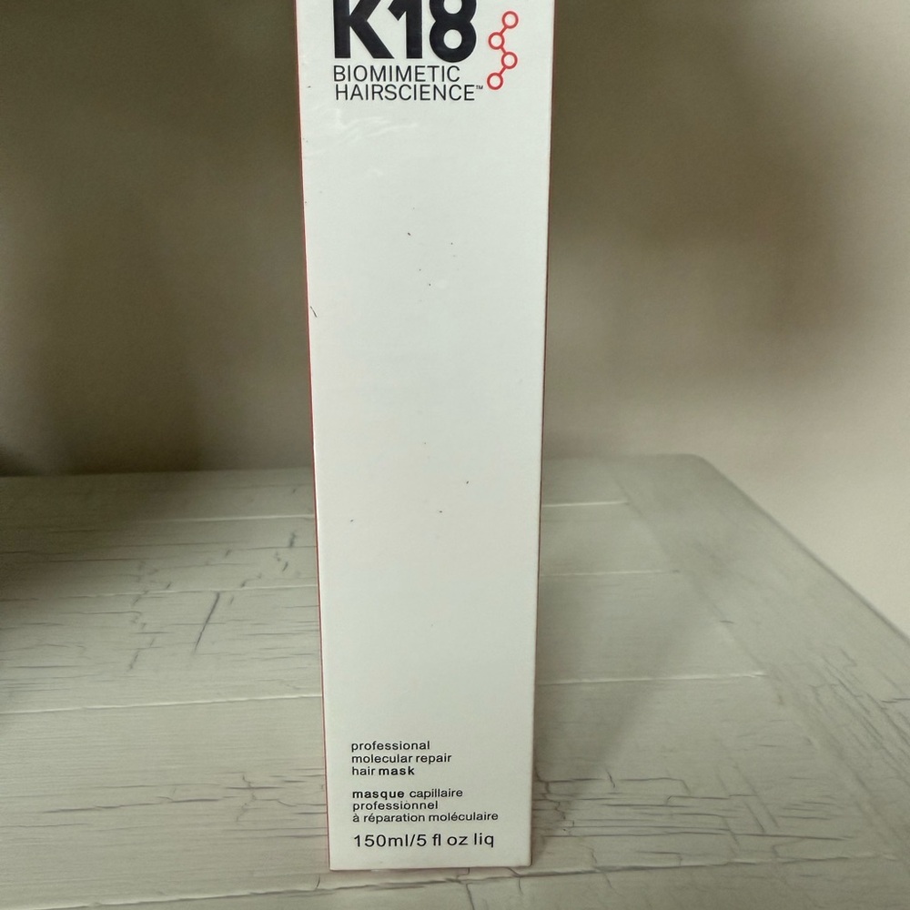 Leave -in molecular repair hair mask